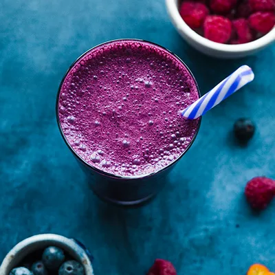 Receta de Smoothie de Proteínas y Frutas del Bosque